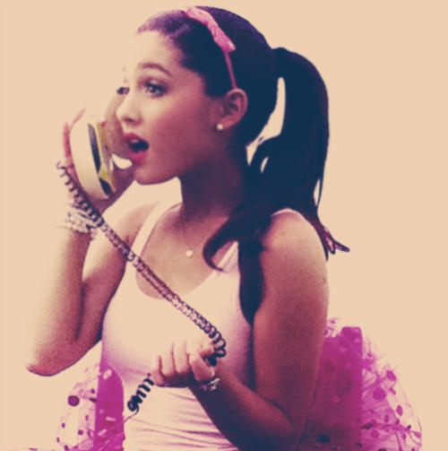 GrandeaAriana's tweet photo. Call me, maybe :) http://t.co/Sqwr9ciZ