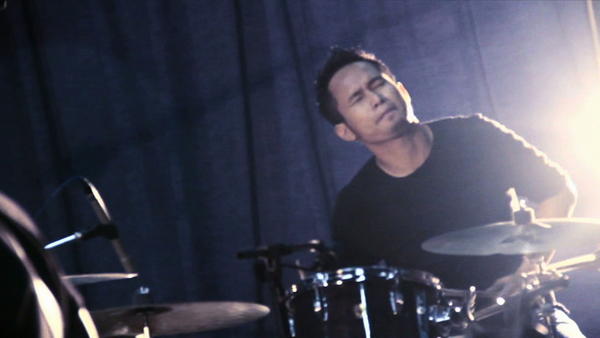 hallo!!yang berminat beli DVD live recording  tohpati bertiga bisa email ke> tohpatibertiga@gmail.com >cc@tohpati