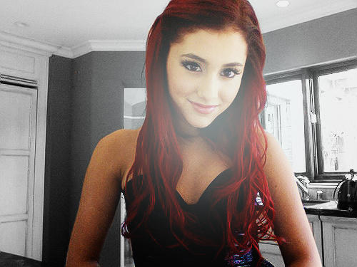 GrandeaAriana's tweet photo. Hair ♥ http://t.co/2vUwCieb