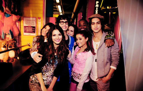 GrandeaAriana's tweet photo. @Victorious team! :) http://t.co/ZK3tdYEq