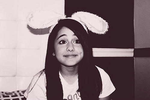GrandeaAriana's tweet photo. #iWillNeverUnderstand how she always be perfect ? :) http://t.co/b0AOsZFE