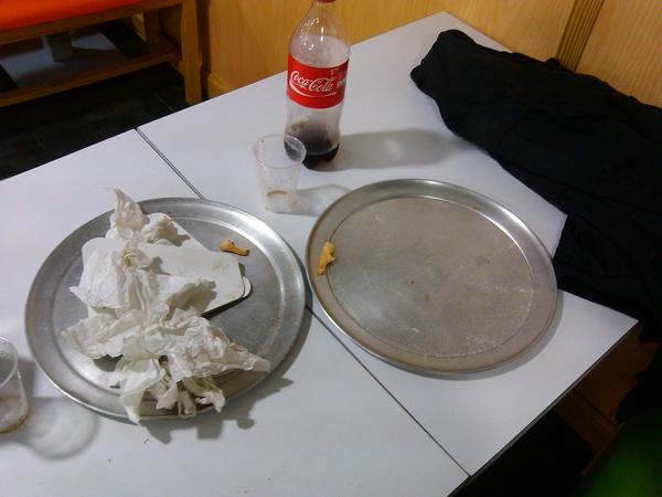 Aviquin_Luz's tweet photo. @Gabriel_CL90 y yo ya hemos cumplido por esta noche! #nosomosgordos http://t.co/uf3eYePy