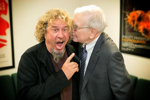 sammyhagar's tweet photo. Had fun with Warren Buffett at the @gecapital #midmarketsummit. I need a good caption for this photo! http://t.co/sd5VaCwq