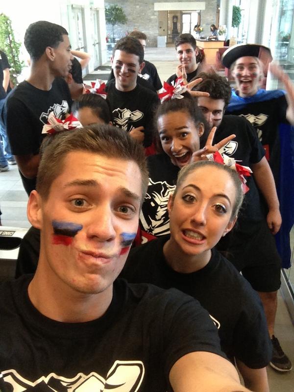 thicklilcoco's tweet image. #seniorstrut