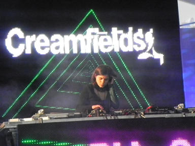 entel's tweet photo. Ritmos femeninos con Pía Sotomayor en escenario #ClubRoom #Creamfields2012 http://t.co/tXrdlgdC