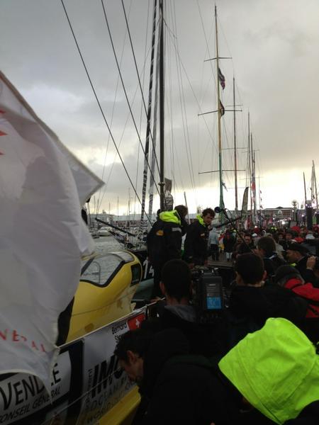Le premier bateau ( B Stamm ) quitte le port ! Bon Vent #VG2012