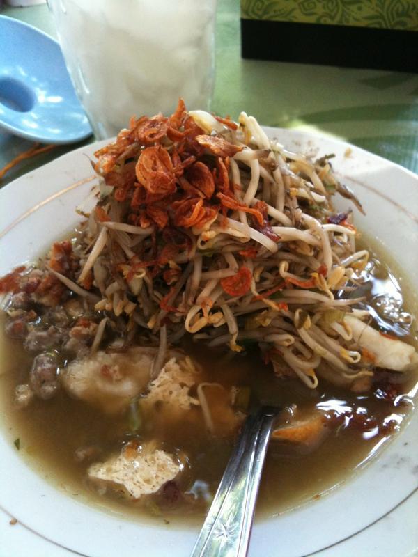 NGIDERNGILER's tweet image. RT @VirusTraveling: Lontong balapan Rajawali #NGIDERsby