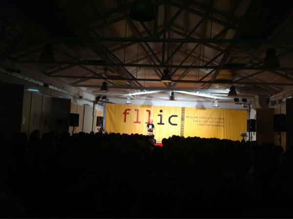 Fllic2012's tweet photo. 400 personas disfrutaron de Quico Cadaval en el Festival de Cuentos. Hoy última sesión, Alberto Sebastián,a las 21,30 http://t.co/hVFi3nKy