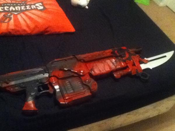 NECA_TOYS's tweet photo. Nice job! “@RyanDemeter1993: @NECA_TOYS @GearsofWar my custom #retrolancer team distressed skin http://t.co/fZVDoCvk”