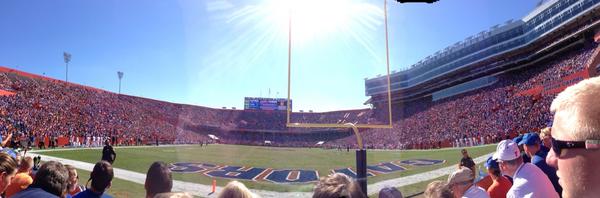 UFHomecoming's tweet photo. Happy game day Gator fans!!! #workemsilly #happyhomecoming http://t.co/YZfvWBZF
