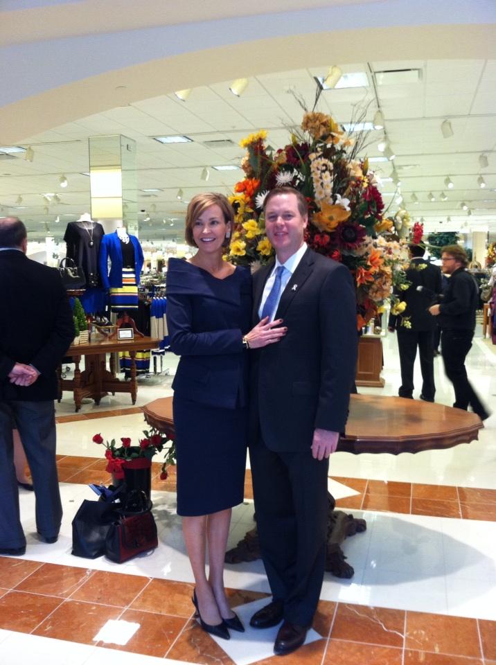 Von Maur on X: Jim and his wife Melissa pause for a moment to take a photo  together. #VonMaur #PMGrandOpening  / X