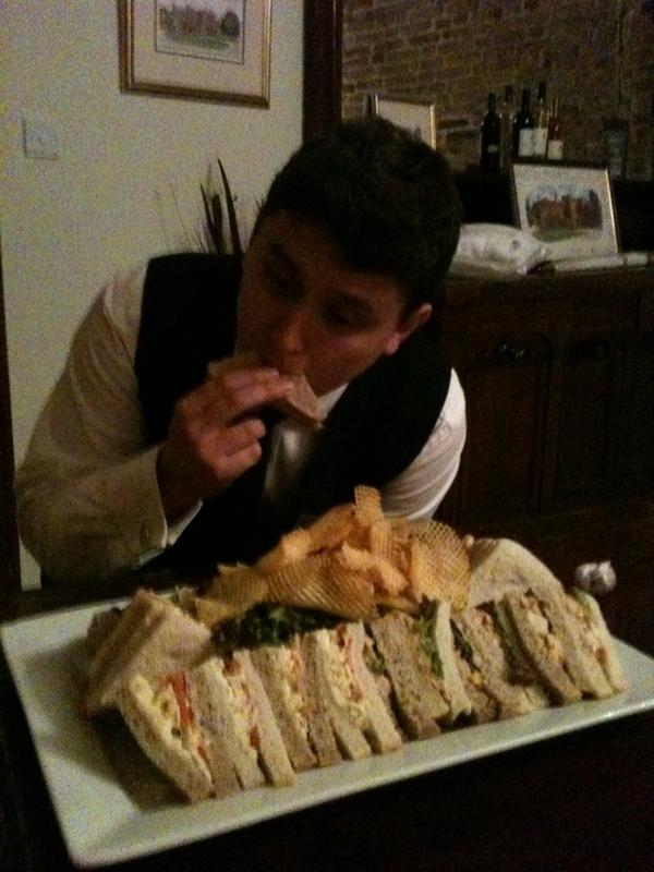 chrispearse1000's tweet photo. @SingingWaiters1 @jeremybarlowfitness roman and vladimir could've done with a few more sandwiches... http://t.co/xDYnr1Fb