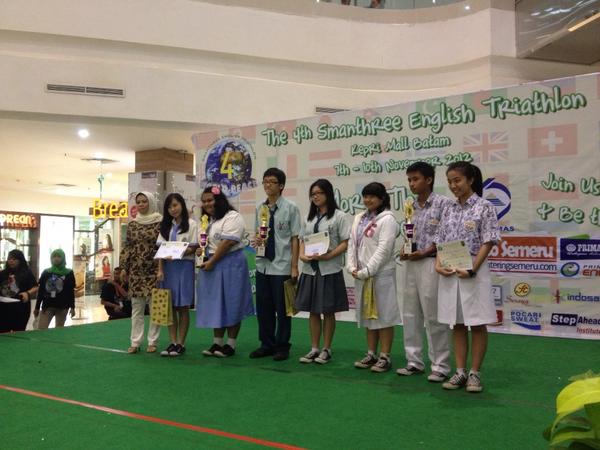SET4_'s tweet photo. The Winner of Debate Competition. http://t.co/JTRlWOj1