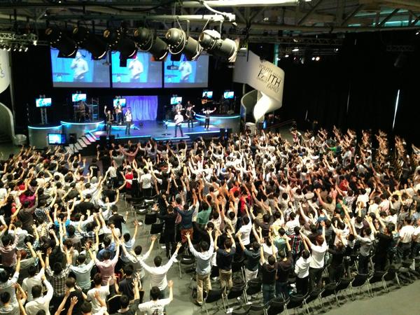CharlestonLim's tweet photo. “@Lia_Chan: RT “@TamRowe: Proud of @FrazerRowe as he imparts his heart to the men of HOGC in Singapore. http://t.co/t1MWWQci””