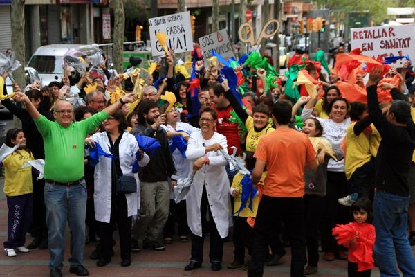 Avui s'ha realitzat #flashmob #moutepelsteusdrets a #SantaColoma. I s'ha presentat ARA - Assemblea Popular de #Gramenet