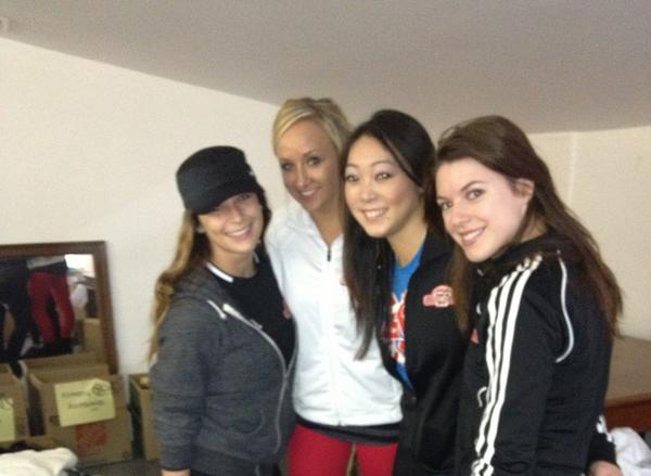 NastiaLiukin's tweet image. We are in Jersey City with @JCNJRecovery. Please donate canned food, bread and non perishable foods to 83 Wayne St.