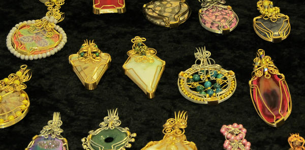 Craft &amp; Gift Sale Today till 3pm Wheat Ridge High 40+ vendors. Jewelry, Apparel, Food, Sports, Children's, Decor &amp; MORE