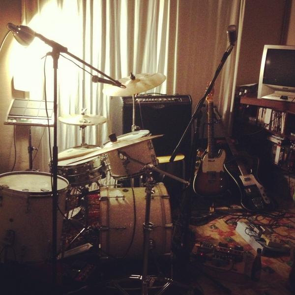 suemecharlie's tweet photo. Livingroom concertje in #gentbrugge! http://t.co/2vWJU1SI