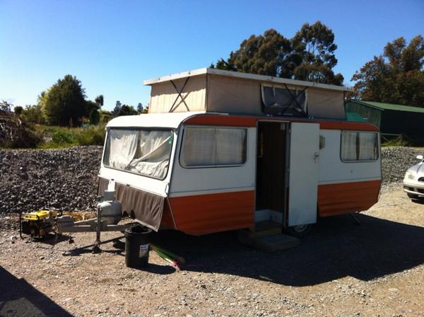 babwebuffalo's tweet photo. My site office in nz. This towed wagon is full of passion http://t.co/Sq96d6Ur