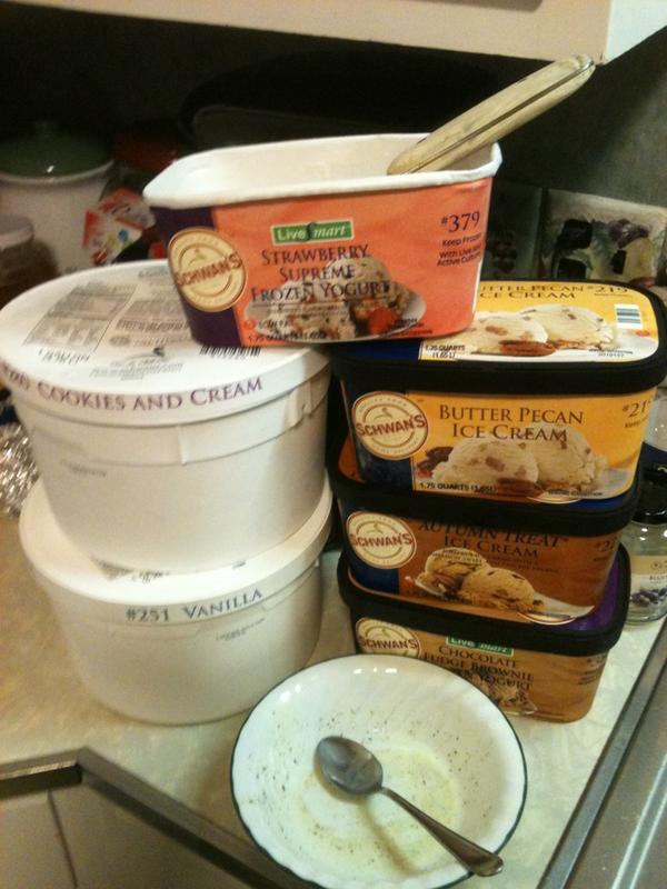 Mickyjohnson's tweet image. RT @s_holzer: Ice cream anyone?! #sweettoothproblems #fb  //heaven!!