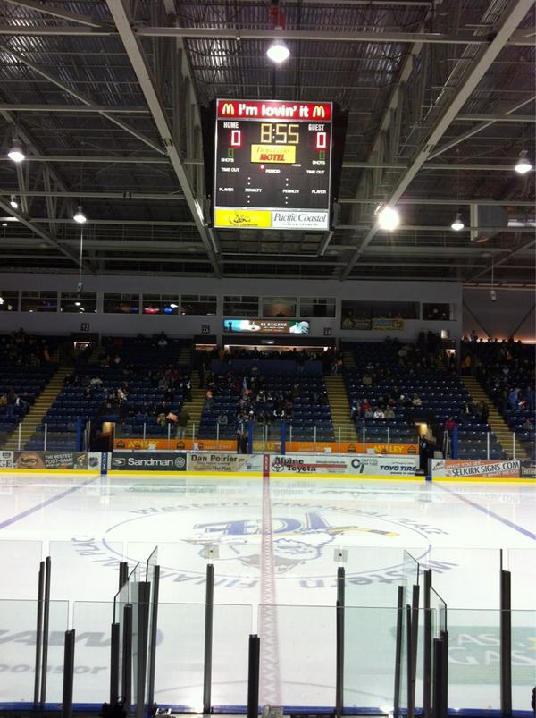 Danika__jo's tweet image. #IceGame with the Lil Bro. Starting soon. #GoIceGo #KIce #kootenayice