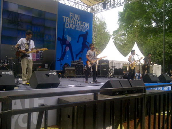 DrivenByAnimals's tweet photo. Siang hari ini kami menyanyikan 7 lagu.. http://t.co/cQGHiq14