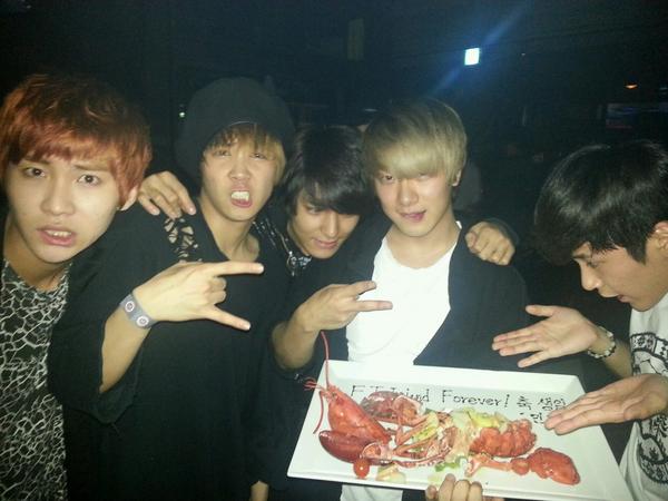 FtDrMH1111's tweet photo. ㅎㅎ멤버들 없었으면 쓸쓸한 생일일뻔했다... http://t.co/1hAj6U58