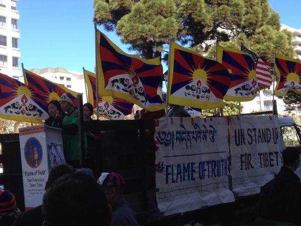 བདེན་པའི་མེ་ལྕེ་ས་གནས་སུ་འབྱོར། རང་ལུས་མེ་ལ་ད་དུང་ཡང་སྒྲོན་གྱིན་འདུག ད་ཅི་དྲག གང་དྲག གྲོས་ཀྱི་དྲི་ས་ཐབས་སྡུག