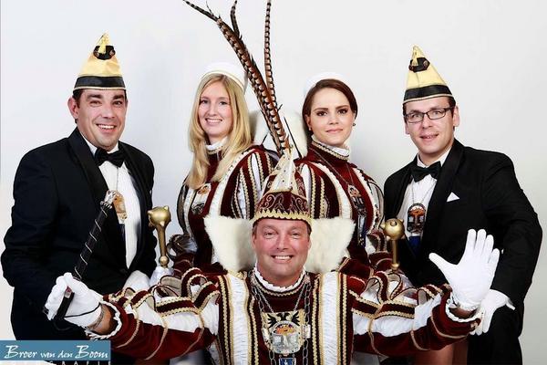 KnotsGossip's tweet photo. Prins Ronald 3 de knotsgekke dorstlustige.  Proficiat !! Maak er met uw kabinet een topseizoen van ! @prinscarnaval http://t.co/vWExOF30