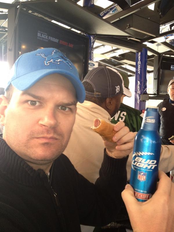 grumpsiii's tweet image. @StewartCramer @stevenlcramer #free hot dog #5buck bud lights. #alloverthat
