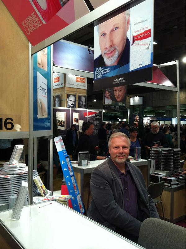 GroupeLibrex's tweet image. @jflisee vient d'arriver pour sa séance de signature au Stand 116 du #salonmtl ! Venez le rencontrer jusqu'à 14:30 !