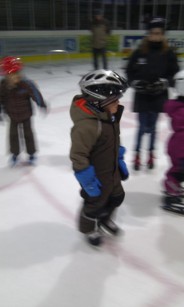 thomase949's tweet photo. Eisschule mit der Möhre:-) http://t.co/boRyRbm9