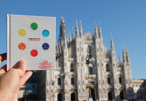 danielebrogna's tweet photo. Sarebbe bello che ogni negramante facesse una foto al nuovo Cd davanti a un monumento italiano! :)  @Negramaro http://t.co/NtNogguu