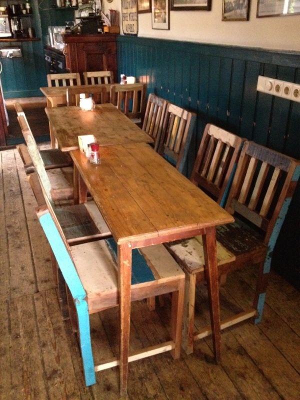 <a href="/hotelbuitenlust/">Paul van Roy</a> <a href="/Ginterieur/">@ginterieur</a> mooie nieuwe kroegstoeltjes #stabiel #smaak