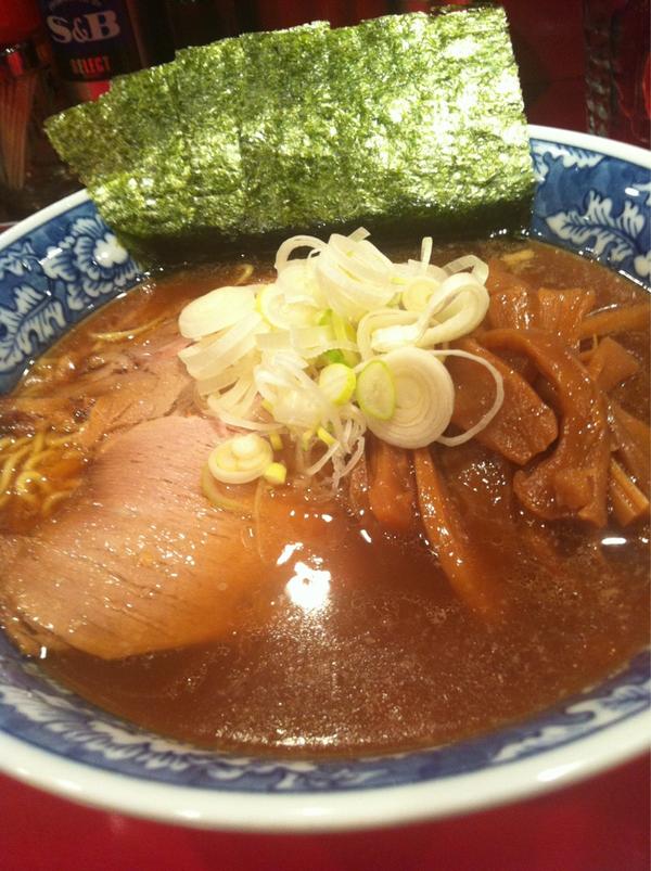plievesakki's tweet photo. 2日に1回のペースで食べてるここの醤油ラーメン♪雨のせいでお客さん私ひとり。かしきり＼(^o^)／ http://t.co/MQMIwaOO