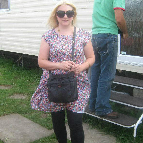 debbiejehane's tweet photo. me on my holis look like a tit haha http://t.co/ch5pcVS