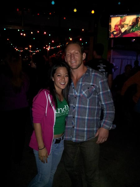 Thaowy's tweet photo. u nvr know who ur going to meet @SandbarChandler ! I met UFC #graymaynard. Come watch football w/ me n meet cool ppl to http://t.co/iBoGqFBR