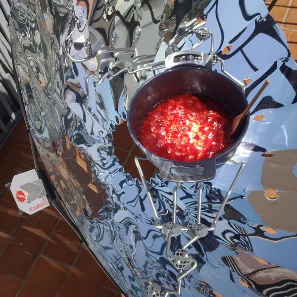 Making strawberry jam in the parabolic solar cooker goo.gl/BxxPb #healthy #recipes