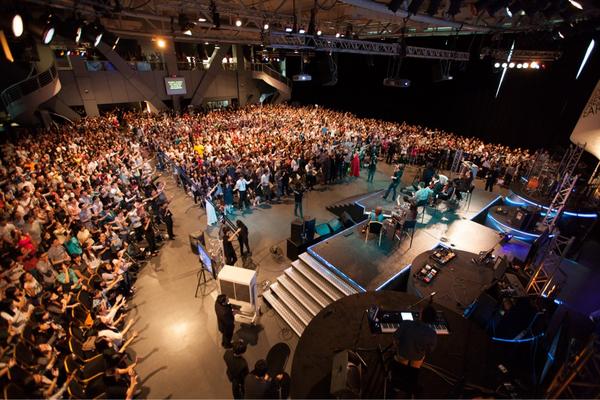 AlastairTan's tweet photo. RT @FrazerRowe: Check out tonight's service! 
I'm amazed on so many levels:) http://t.co/S2HtLt6i