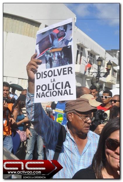Activaocom's tweet photo. Piden que se aclare la muerte del estudiante de la UASD #NoALaFeformaFiscal #NOalPaquetazo #DOMINGODELUTO http://t.co/W2q9jV4I