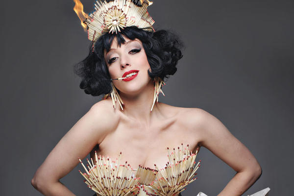 omgthemachine's tweet photo. Meow Meow, Little Match Girl | 13-30 Dec, Southbank Centre, London | http://t.co/wycvVohV http://t.co/JTJqnD1M