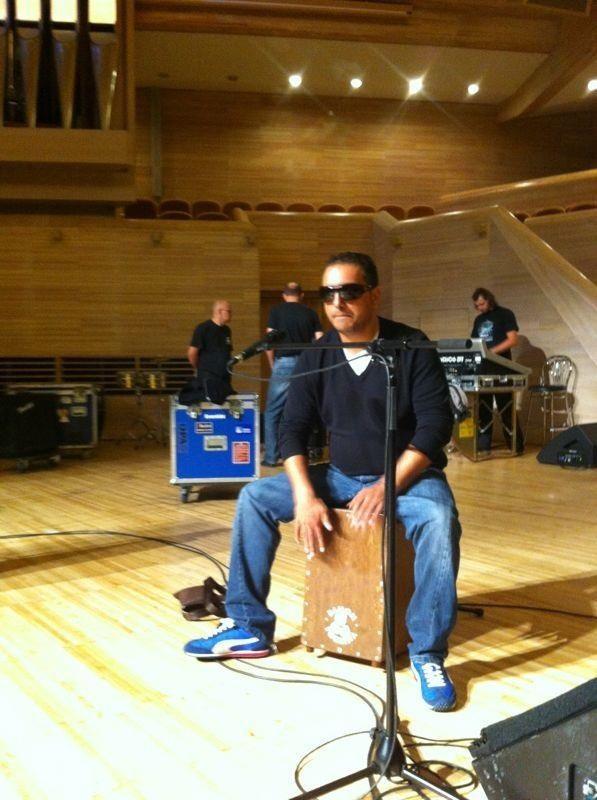 RamonPorrina's tweet photo. En Moscú con Buika tocando con el cajón RAMÓN PORRINA http://t.co/dGMcpxpi