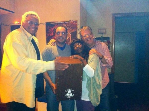 RamonPorrina's tweet photo. Buika, Jon benitez y Romero con los cajones RAMÓN PORRINA http://t.co/GwmGZT69