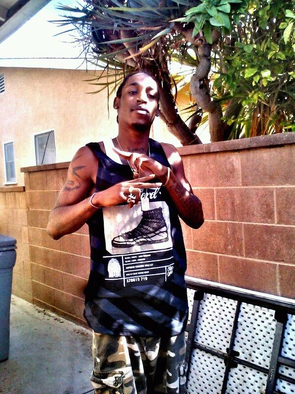 macmajor4mayor's tweet photo. DAMN I LOVE SHORT WOMEN,I LIKE DREAD HEADS TOO#RT WHERE U AT?@TEAMDREADHEAD
@TEAMSHORTGIRLS http://t.co/6EMurQtv