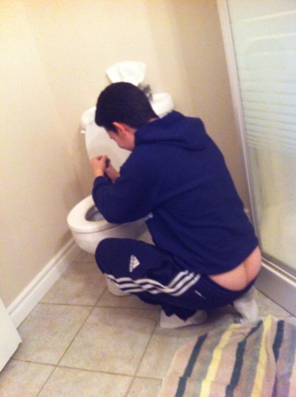 sarahkrow's tweet photo. @Kywilson6 Plumbing at its finest #breezy #butcrack #plumber http://t.co/Ha7CarpM