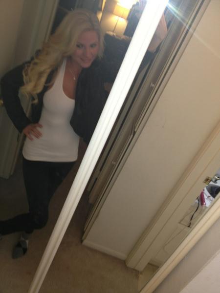 AshleyMattingly's tweet image. Going to the lakers game whoohooo !!!!!