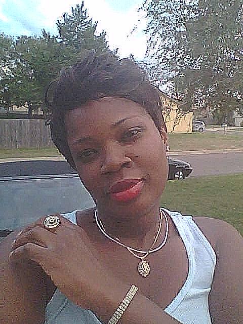 shamaela's tweet photo. #TEAMPRETTY #SINGLEHOUSEWIFE #SHEPRO http://t.co/GsxbPDG3