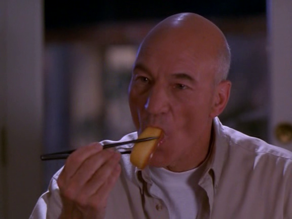 4PatrickStewart's tweet photo. In #China, the accepted way of eating a #Twinkie is with #chopsticks, using as much #anger as possible. #PatrickStewart http://t.co/1PFNI6It