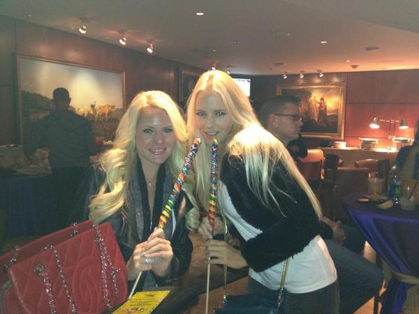 AshleyMattingly's tweet image. Lakers game candy hott pro surfer chick hannah what else can u ask for :)