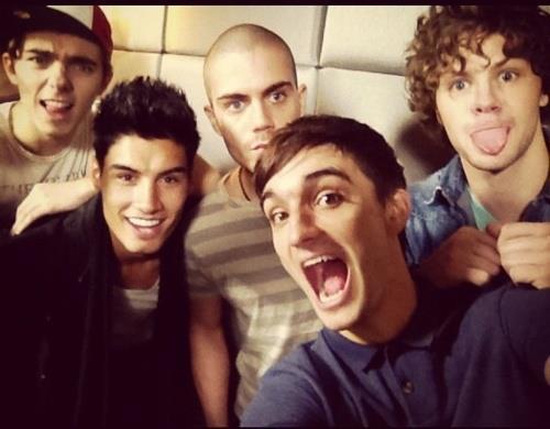 OnlyAmyyy's tweet photo. What a bunch of babes :) @thewantedmusic http://t.co/blifrlIH